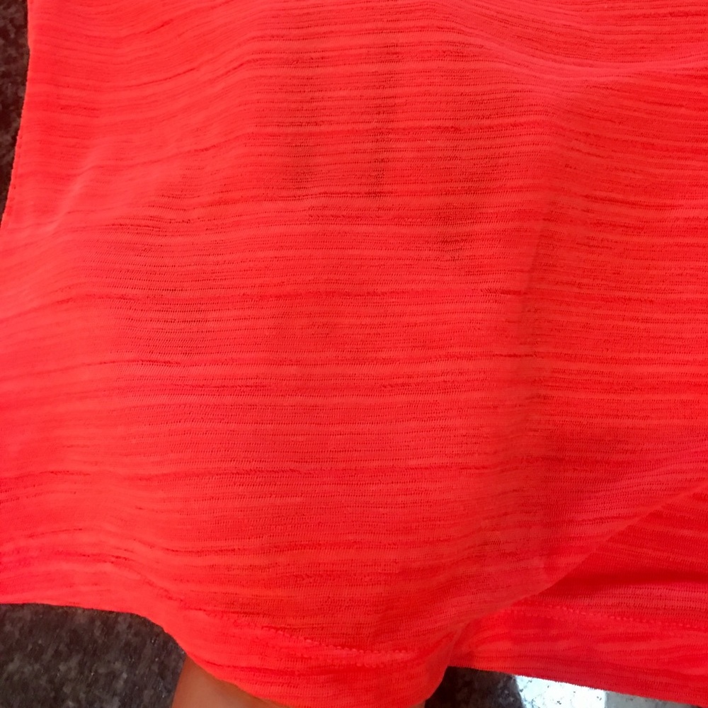 NWT GapFit Keyhole Back Short-Sleeve Workout Top - Picture 8 of 8